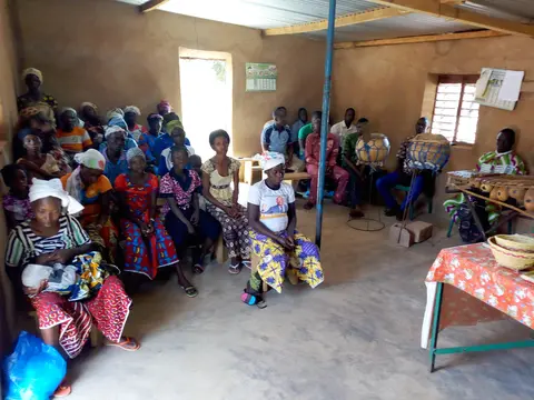 vue d'ensemble de l'église au culte
